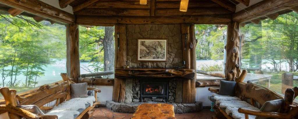 Rondreizen Argentinië El Chalten Laguna Condor Refugio de Montana Cabin and chairs